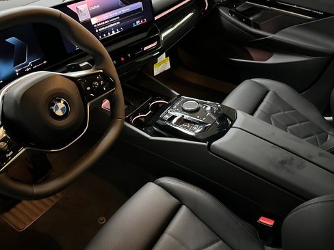 Used 2026 BMW 530i w/ Premium Package RWD image 4