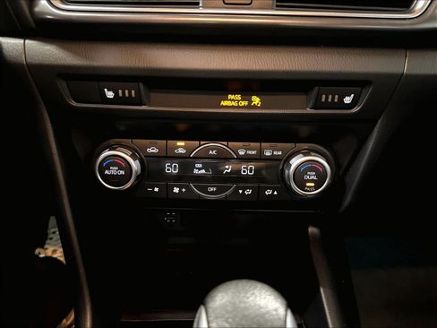 Used 2017 MAZDA MAZDA3 Grand Touring FWD image 32