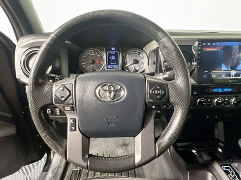 Used 2016 Toyota Tacoma TRD Sport w/ Premium & Technology Package image 17