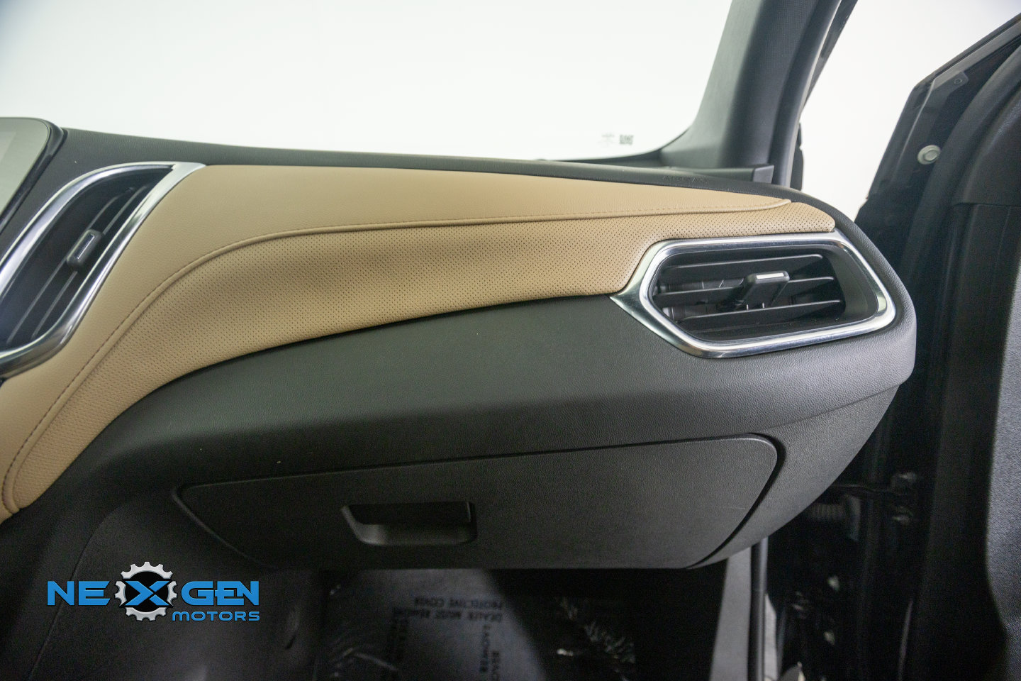 Used 2024 Chevrolet Equinox Premier AWD/4WD image 9