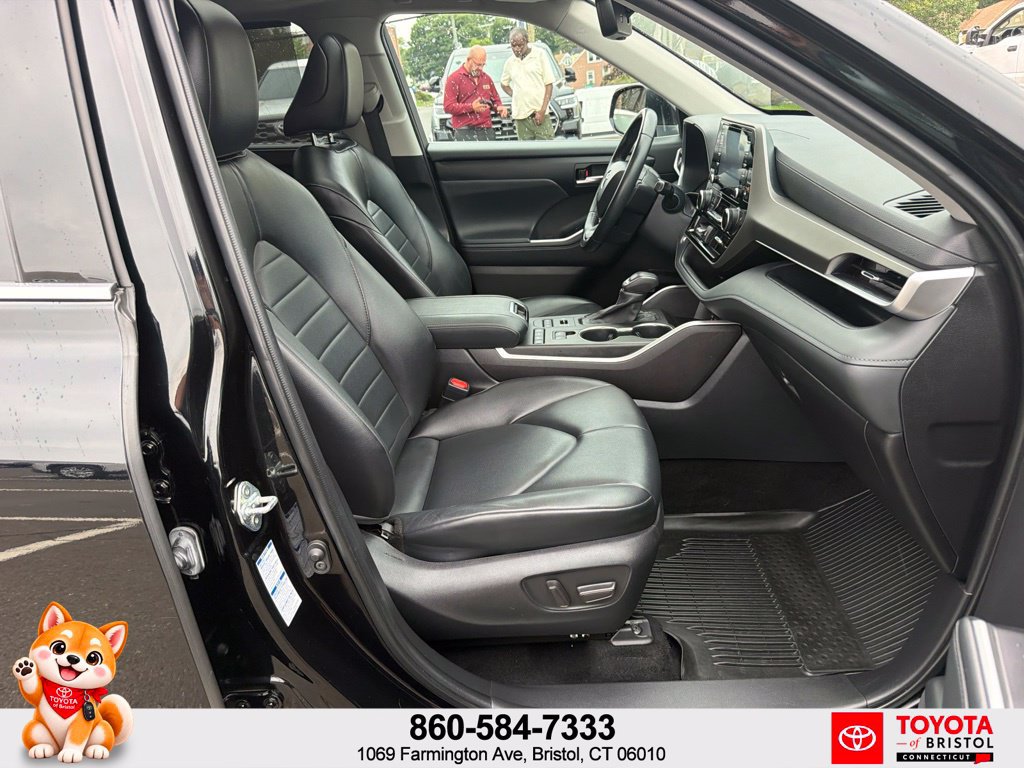 Used 2022 Toyota Highlander XLE AWD/4WD image 47