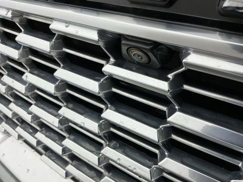 Used 2023 GMC Yukon XL Denali image 8