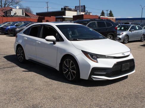 Used 2020 Toyota Corolla XSE FWD image 3