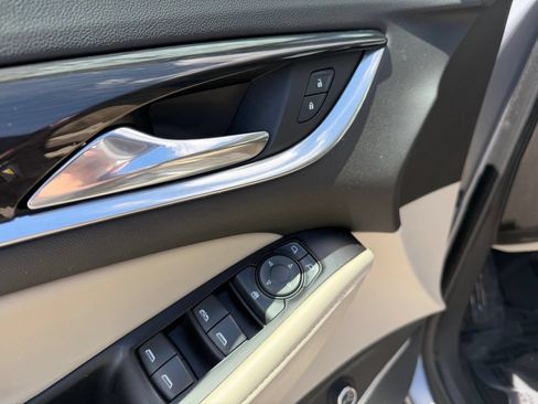Used 2019 Buick Enclave Essence AWD/4WD image 16