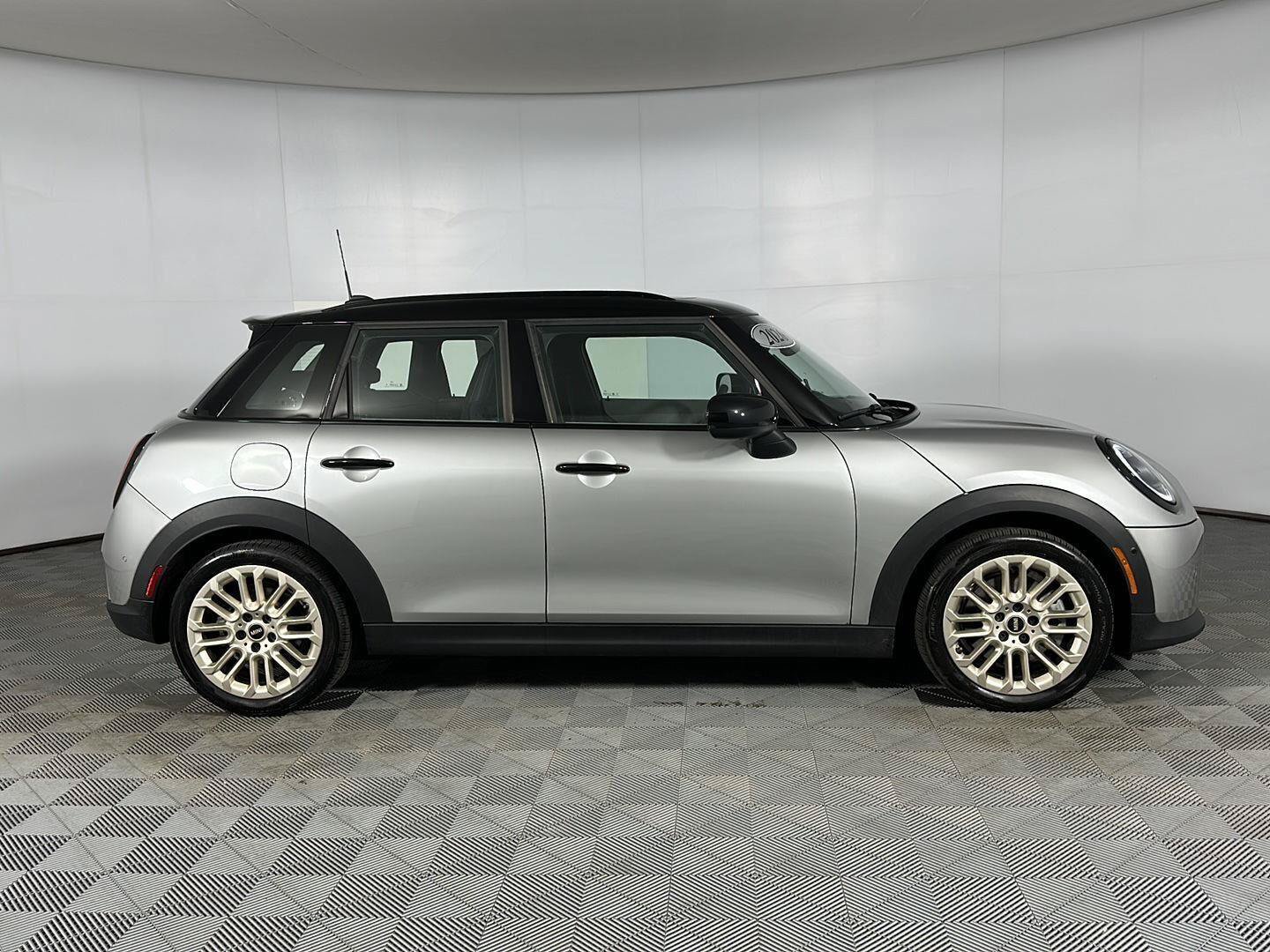 Used 2026 MINI Cooper 2-Door Hardtop FWD image 16