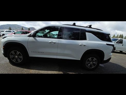 Used 2024 Chevrolet Traverse LT w/ LPO, Floor Liner Package FWD image 8
