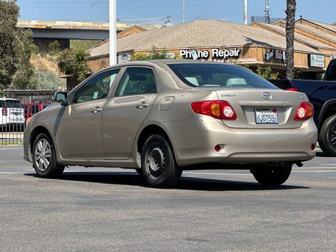 Used 2010 Toyota Corolla LE image 3