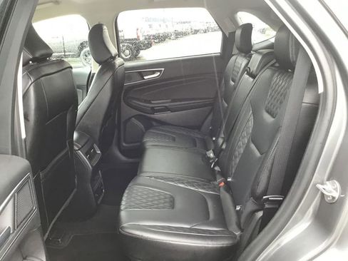 Used 2024 Ford Edge Titanium image 17