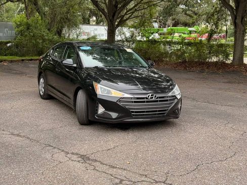 Used 2020 Hyundai Elantra SE FWD image 3