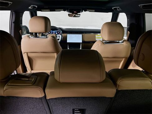 New 2025 Land Rover Range Rover Long Wheelbase SE image 23