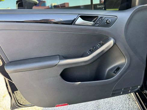 Used 2017 Volkswagen Jetta SEL image 14