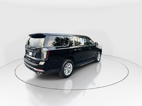 Used 2025 Chevrolet Suburban Premier RWD image 8