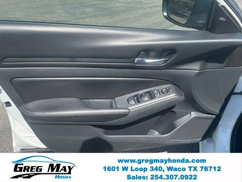 Used 2024 Nissan Altima 2.5 SV FWD image 10