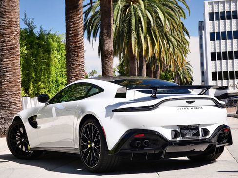 Used 2023 Aston Martin V8 Vantage Coupe image 2