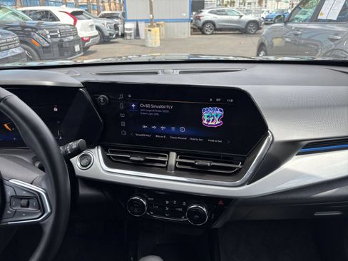 Used 2025 Chevrolet Trax LT w/ LT Convenience Package FWD image 14