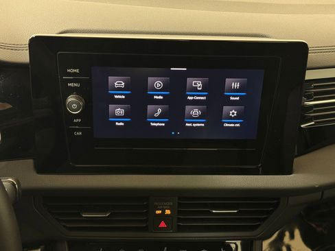 Used 2025 Volkswagen Jetta Sport image 28