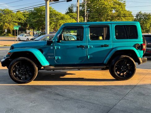 Used 2024 Jeep Wrangler Unlimited Sahara AWD/4WD image 5