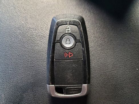 Used 2019 Ford Edge SE FWD image 32