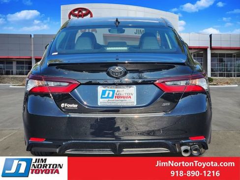 Used 2023 Toyota Camry SE FWD image 6