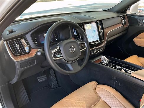 Used 2023 Volvo XC60 B6 Ultimate image 17