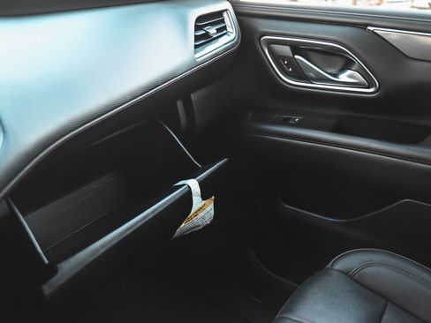 Used 2022 Chevrolet Suburban RST w/ Luxury Package image 17