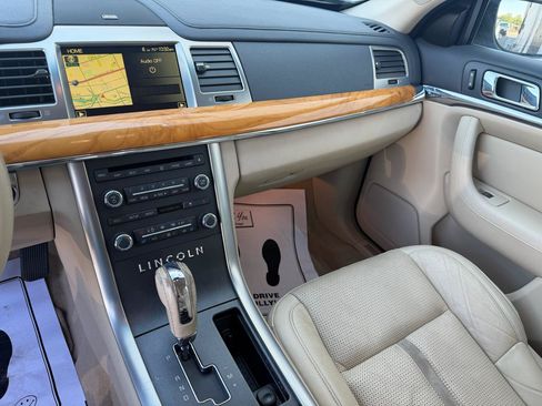 Used 2009 Lincoln MKS AWD image 12
