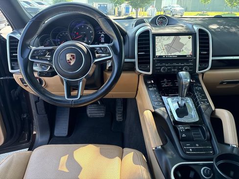 Used 2016 Porsche Cayenne AWD/4WD image 35