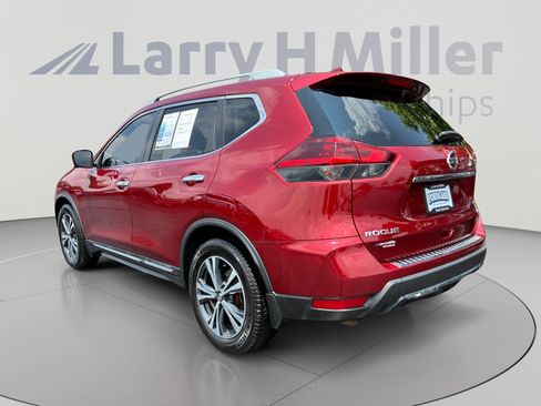 Used 2018 Nissan Rogue SL w/ Premium Package FWD image 3