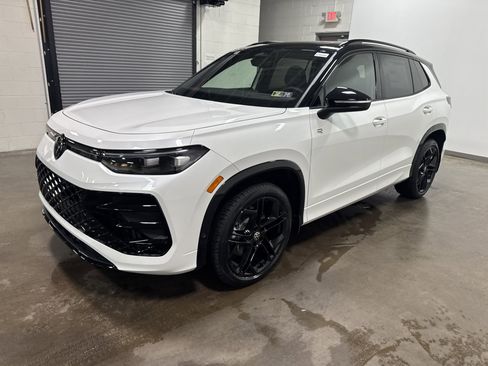 New 2026 Volkswagen Tiguan SE R-Line image 6