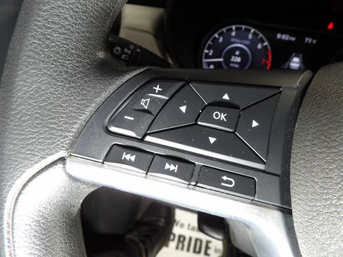 Used 2021 Nissan Versa SV FWD image 17