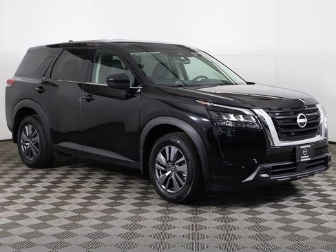 Used 2024 Nissan Pathfinder S image 49