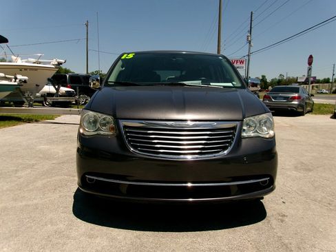 Used 2015 Chrysler Town & Country Limited FWD image 4