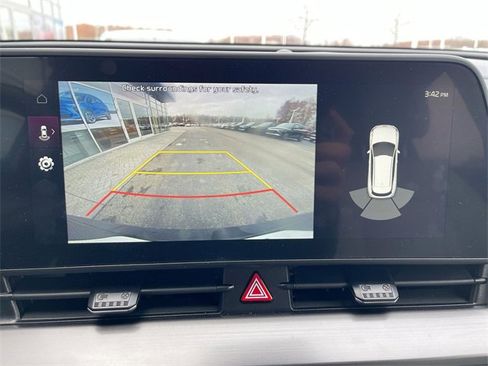 Used 2023 Kia Sportage EX image 15