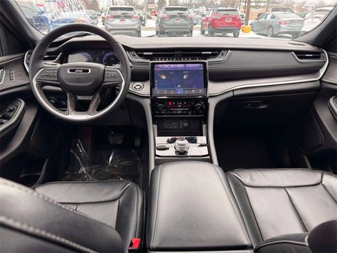 Used 2024 Jeep Grand Cherokee L Limited w/ Luxury Tech Group II image 3