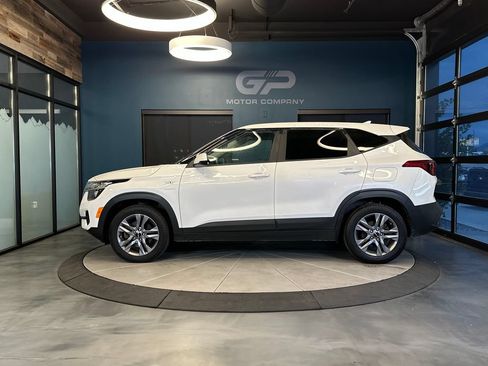 Used 2023 Kia Seltos LX AWD/4WD image 6