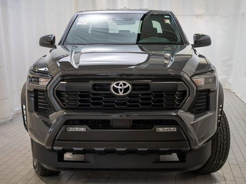 Used 2025 Toyota Tacoma TRD Off-Road image 2