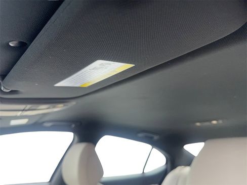 Used 2025 Genesis G70 2.5T image 73