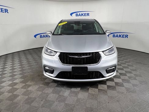 Used 2023 Chrysler Pacifica Touring-L FWD image 9