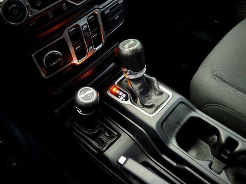 Used 2022 Jeep Wrangler Unlimited Sport image 16