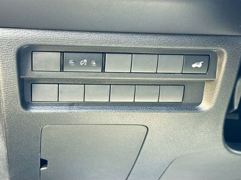 Used 2025 Mitsubishi Outlander SE FWD image 11