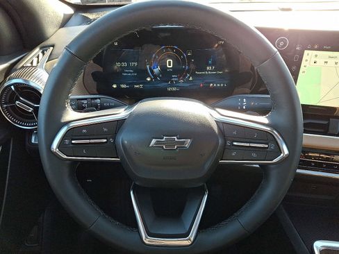 Used 2025 Chevrolet Equinox ACTIV w/ Safety and Technology Package image 19