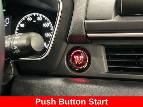 Used 2024 Honda Pilot Touring image 7