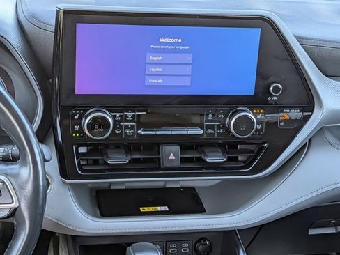 Used 2023 Toyota Highlander Platinum image 15