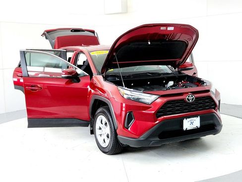 Used 2025 Toyota RAV4 LE AWD/4WD image 9