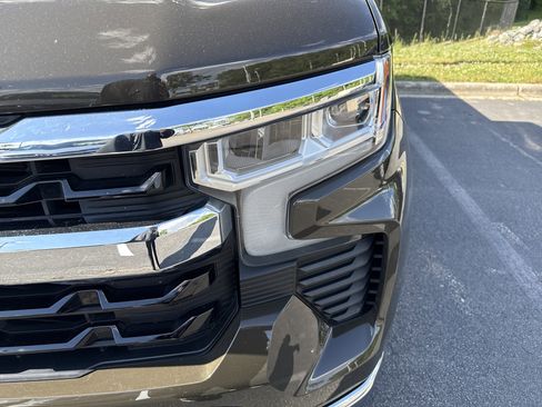 Used 2023 Chevrolet Silverado 1500 LT w/ Convenience Package II image 10