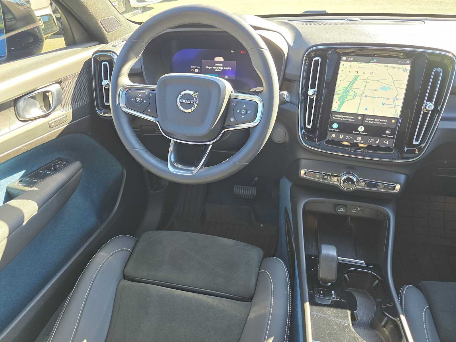 Used 2023 Volvo XC40 Recharge Plus w/ Protection Package Premier AWD/4WD image 18