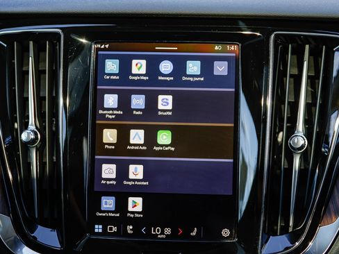 Used 2025 Volvo V60 B5 Cross Country Plus image 15