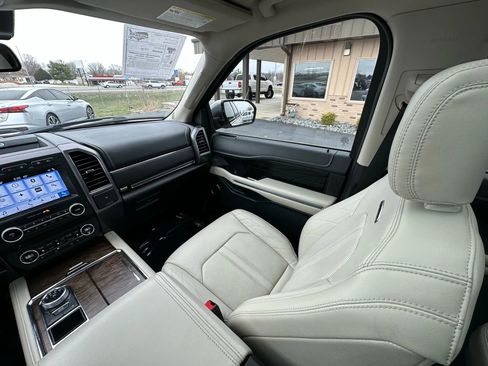 Used 2018 Ford Expedition Platinum image 41