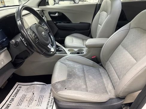 Used 2020 Kia Niro Touring image 18