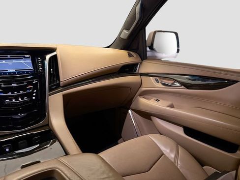 Used 2018 Cadillac Escalade ESV Platinum image 25